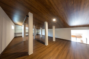 平屋の小屋裏